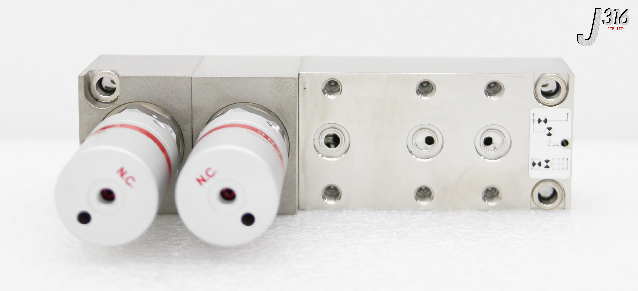 37303 FUJIKIN 5-PORT BLOCK VALVE, TYPE N.C., O.P. 0.39~0.59MPa